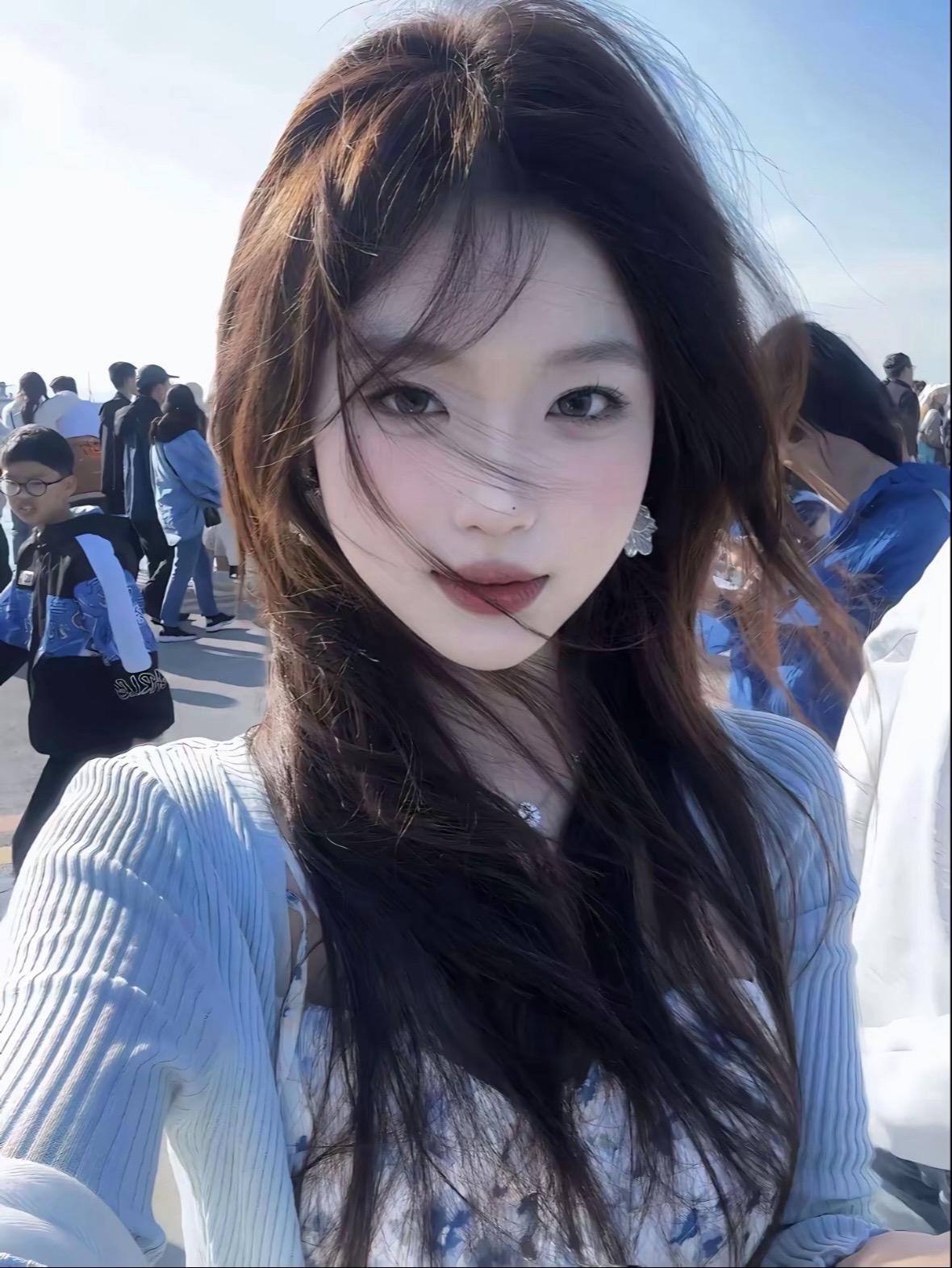你左耳为什么有三个耳洞