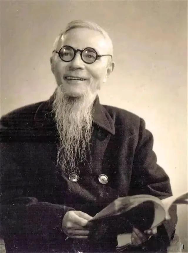 《肃清阴险的反革命分子》在中国现代史的某个特殊时期，由丰子恺等多位文艺界人士撰写
