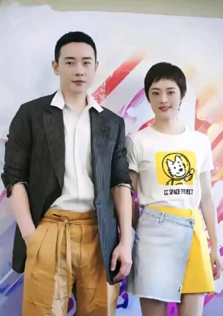 孙俪和罗晋绝对称得上是荧屏最佳搭档。

他俩站在一起，无论是颜值、气质都是绝配，