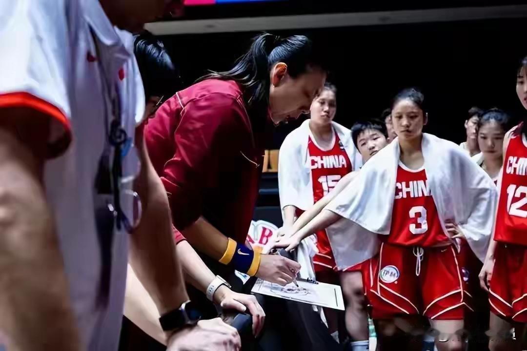 U18亚洲杯：女篮19分不敌澳大利亚，李沅珊三分12投2中得到16分，孙晗昀本场