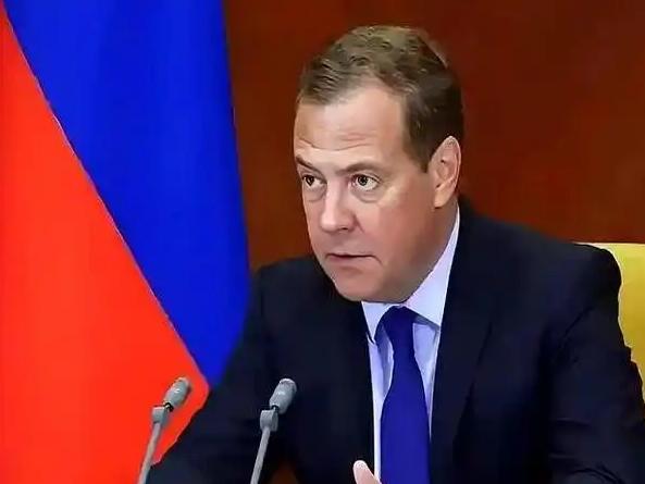 参加完伊朗国葬后，梅德韦杰夫颇为不满！难怪伊朗现在更信任中国！

最近伊朗办了场