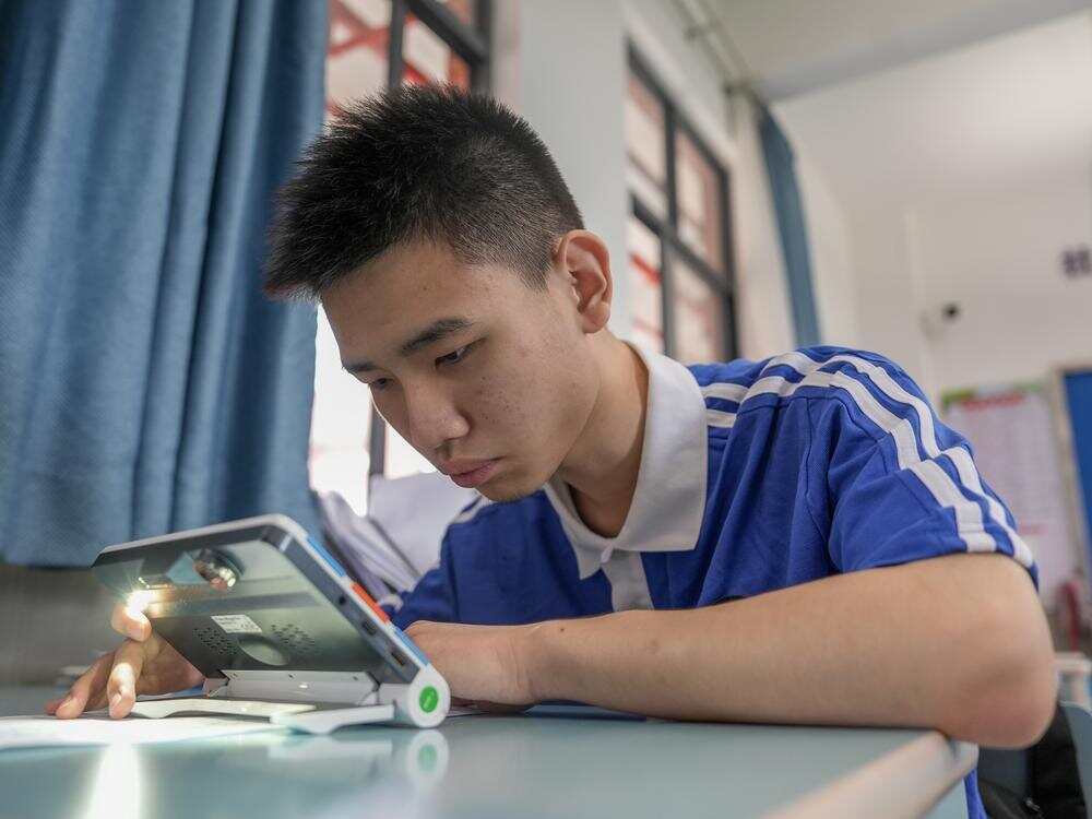 广州视障考生黄子涵普通高考斩获520分！