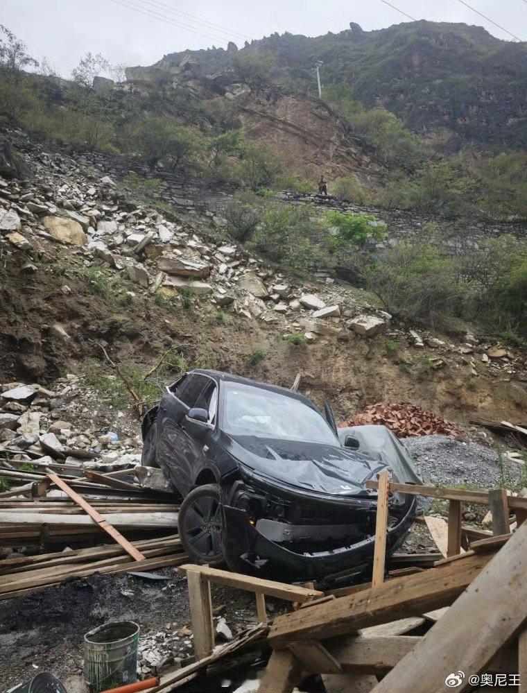 坏消息刹车失灵好消息车内人员没有大碍[允悲]车界亮点汽车 ​​​