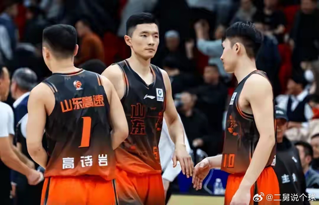 山东92-95惜败深圳！关键球离谱失误揪出最大毒瘤，CBA罕见闹剧CBA常规赛上