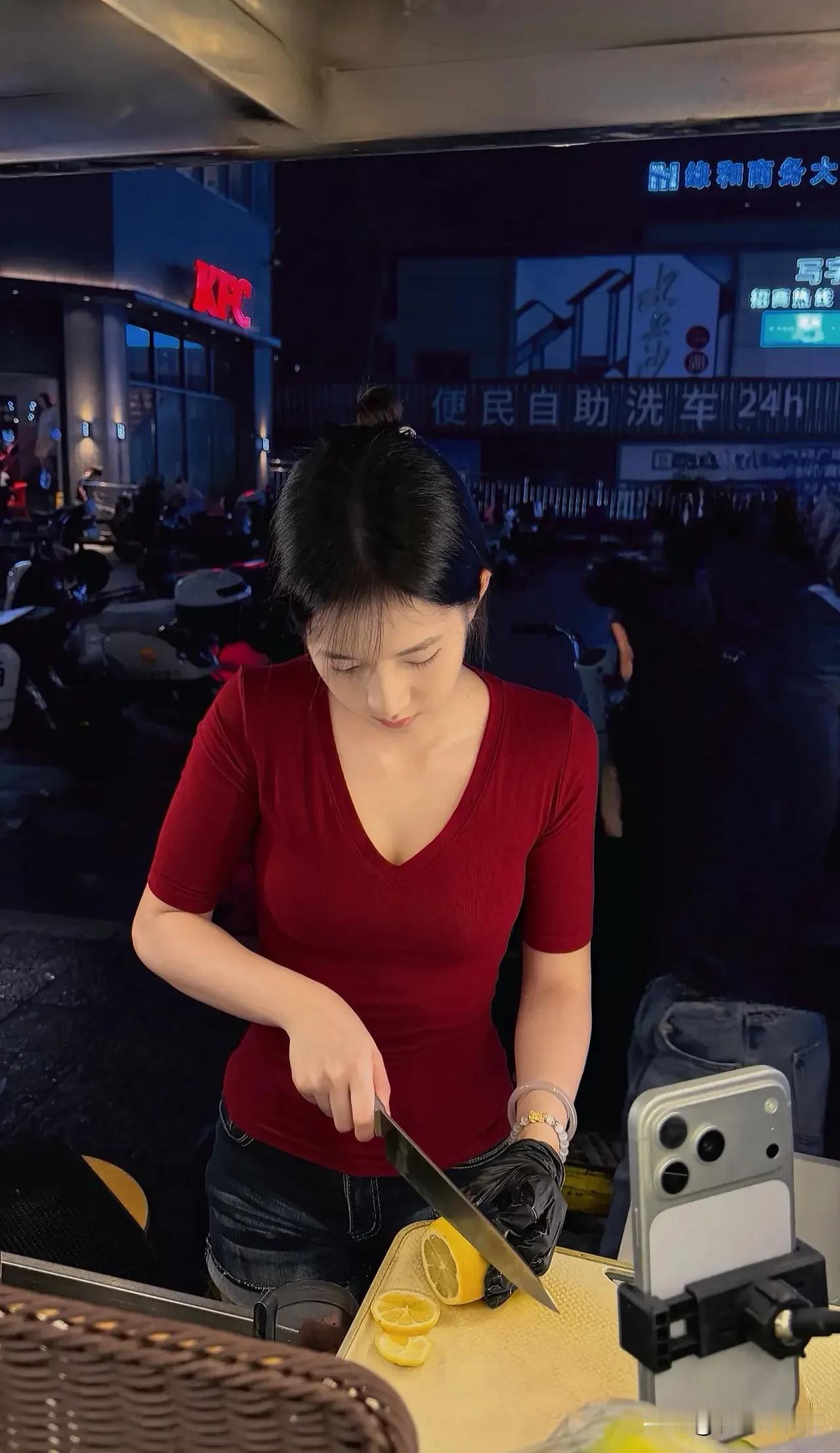 有一个勤劳的老婆
是一种什么感觉……