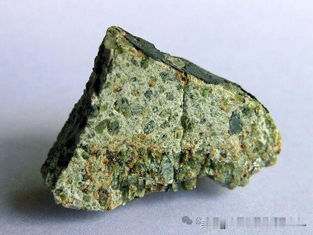 陨石市场乱了，由于造假陨石铺天盖地，很多人都被外观迷惑，盲目购入，导致现在望石心