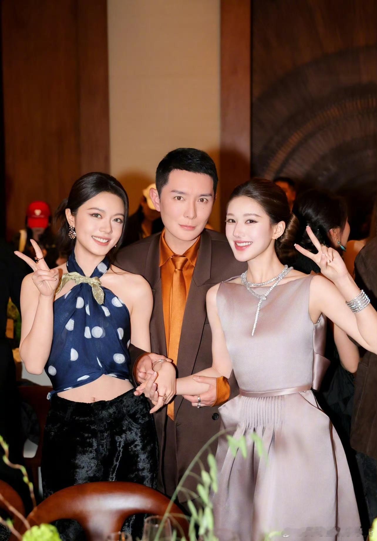 赵露思 赵今麦同框合照，你一眼看到谁？VOGUE晚宴大合影