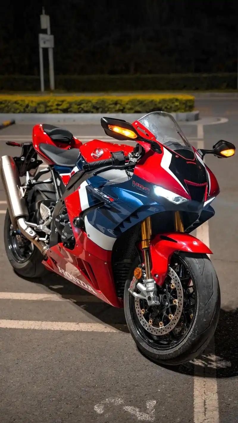 日本摩圈这次是真破防了。张雪820RR在WSBK葡萄牙站，直接把本田雅马哈川崎铃