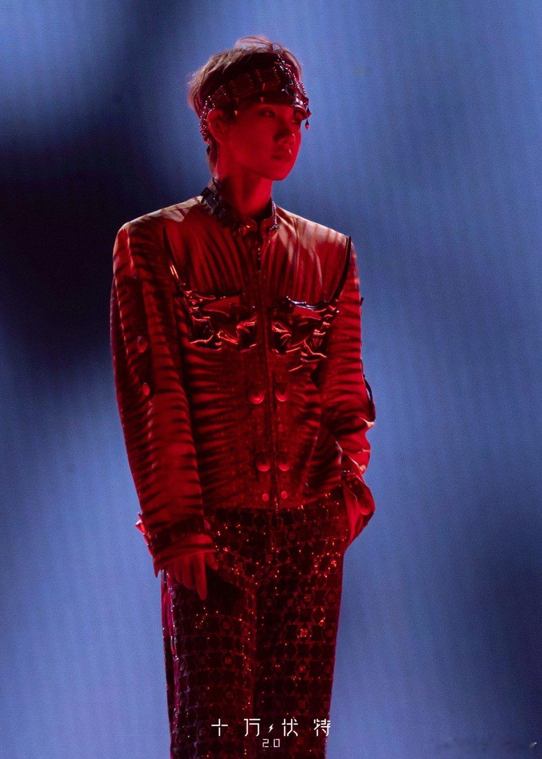 差点就听见汪苏泷唱歌了  热烈提醒：观看汪苏泷花车巡游时，请适当控制欢呼音量，否