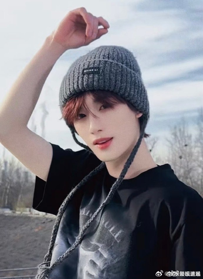 周柯宇也没想到丁程鑫那么自觉 周柯宇还在那乐呵呵地盘算着怎么整人呢，结果丁程鑫压