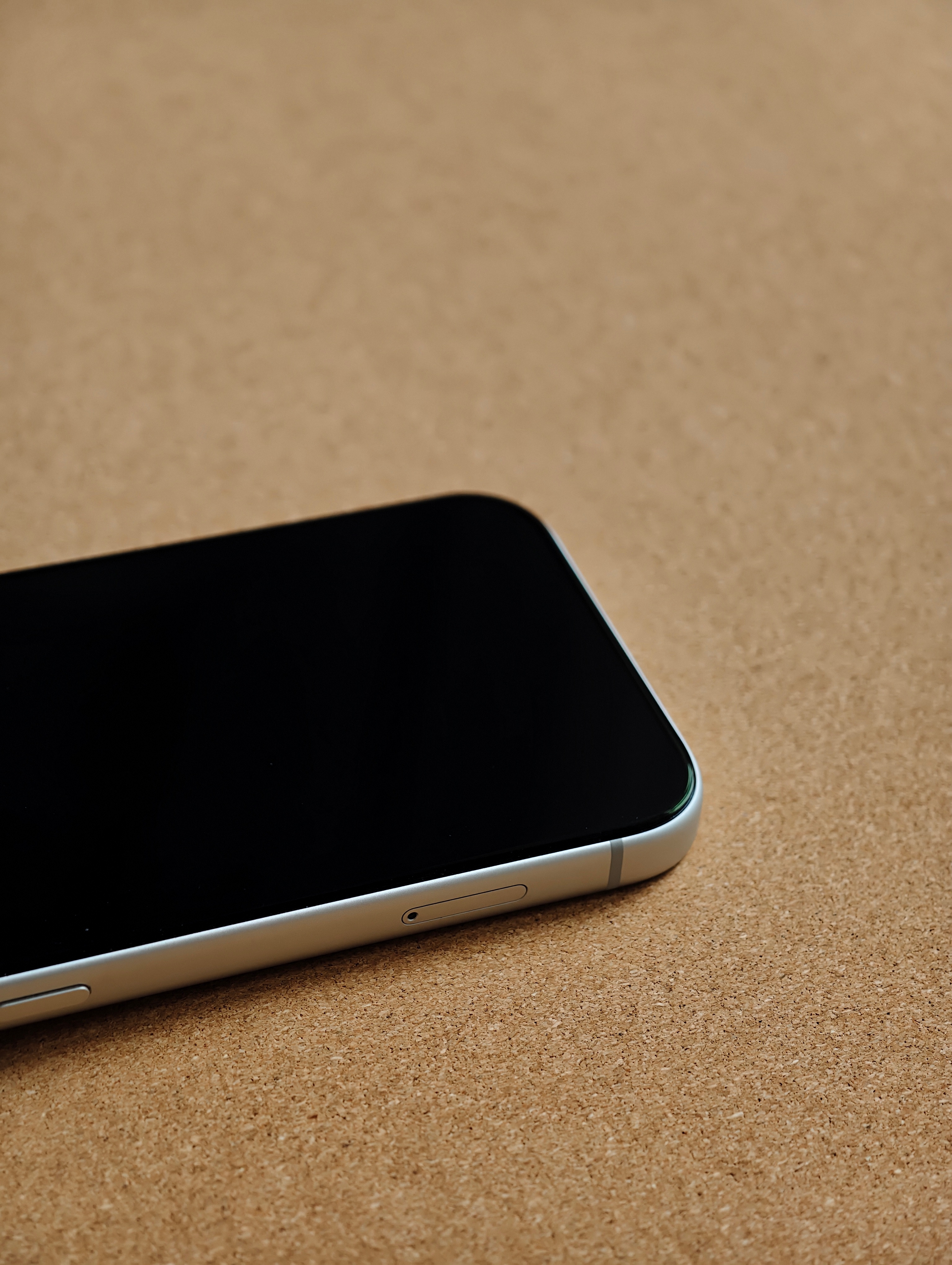 Benks 新推出 iPhone 晶盾 Ultra 3D 热弯 AR 膜确实有点