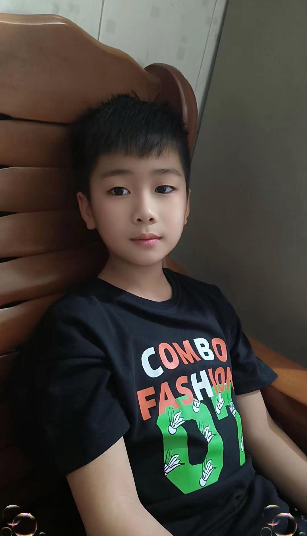 幸福不是你有多少钱，是你睡得着觉，醒来看见有人给你热了粥。
朋友圈晒的不是生活，