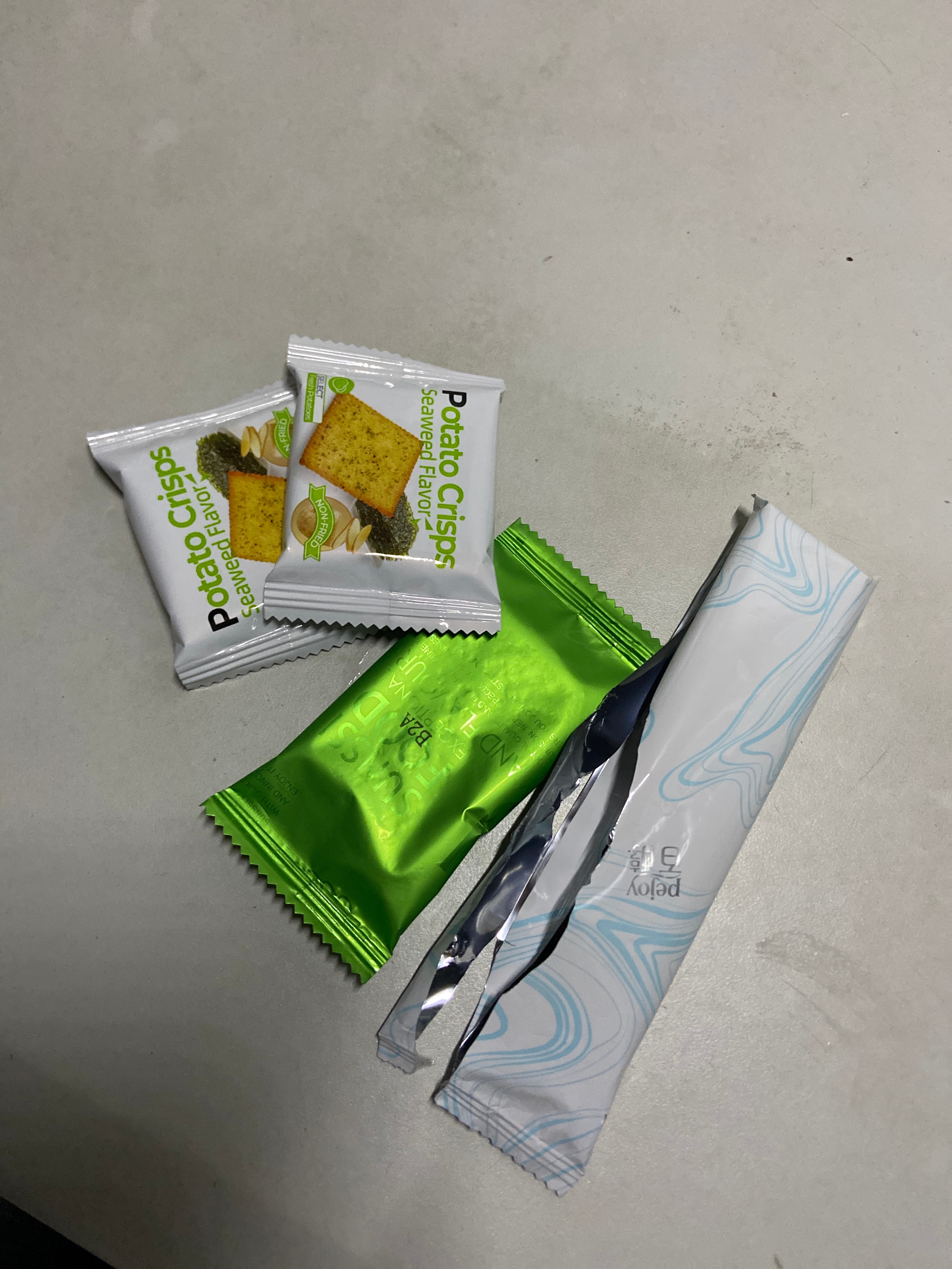 室友给的小零食 ​​​