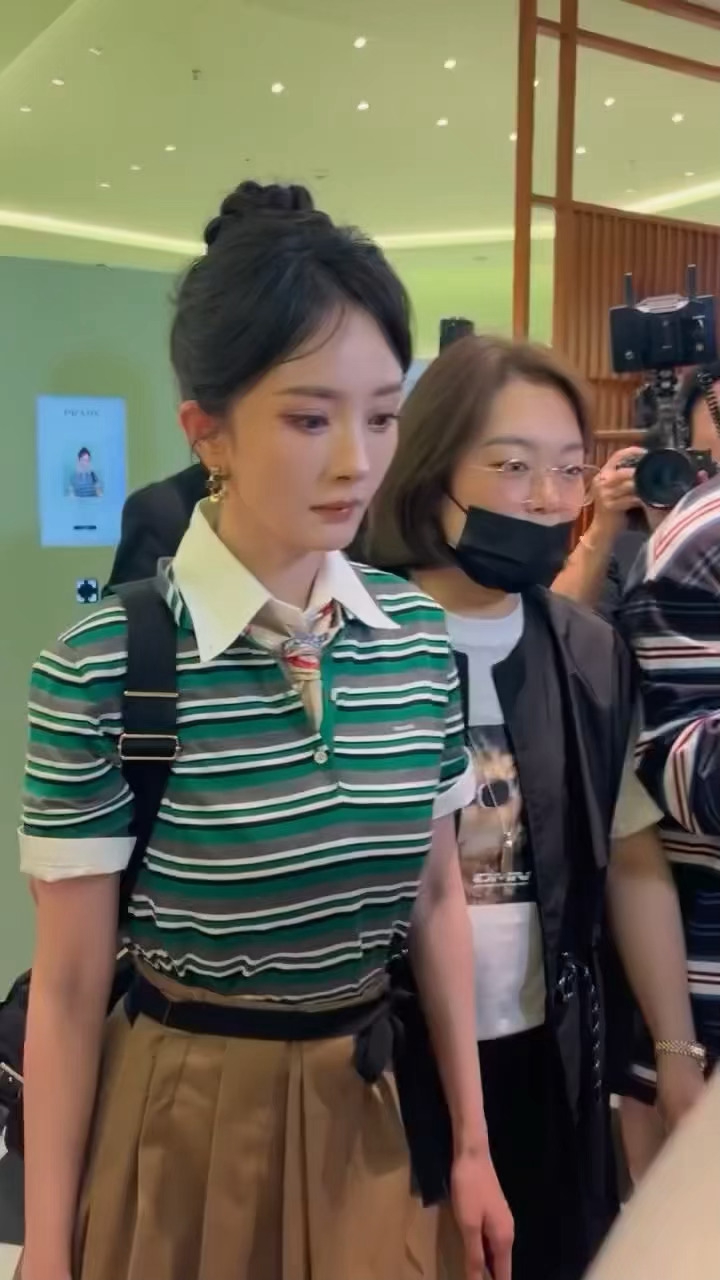 今天Prada活动上的李现 杨幂 李沁，谁的状态更好？ 