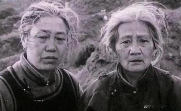 一部电影，两个老奶奶专业户，有一个大家很熟悉，演过很多经典角色：阿玛妮、冯大娘…