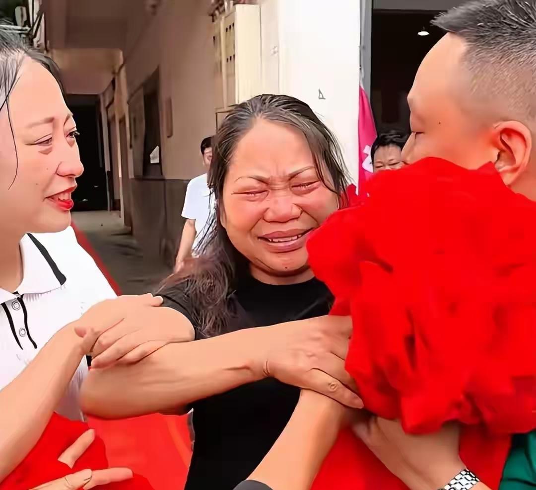 我怀疑王晓举寻亲是为了流量；
也怀疑王晓举寻亲是为了直播；
但万万没想到，王晓举