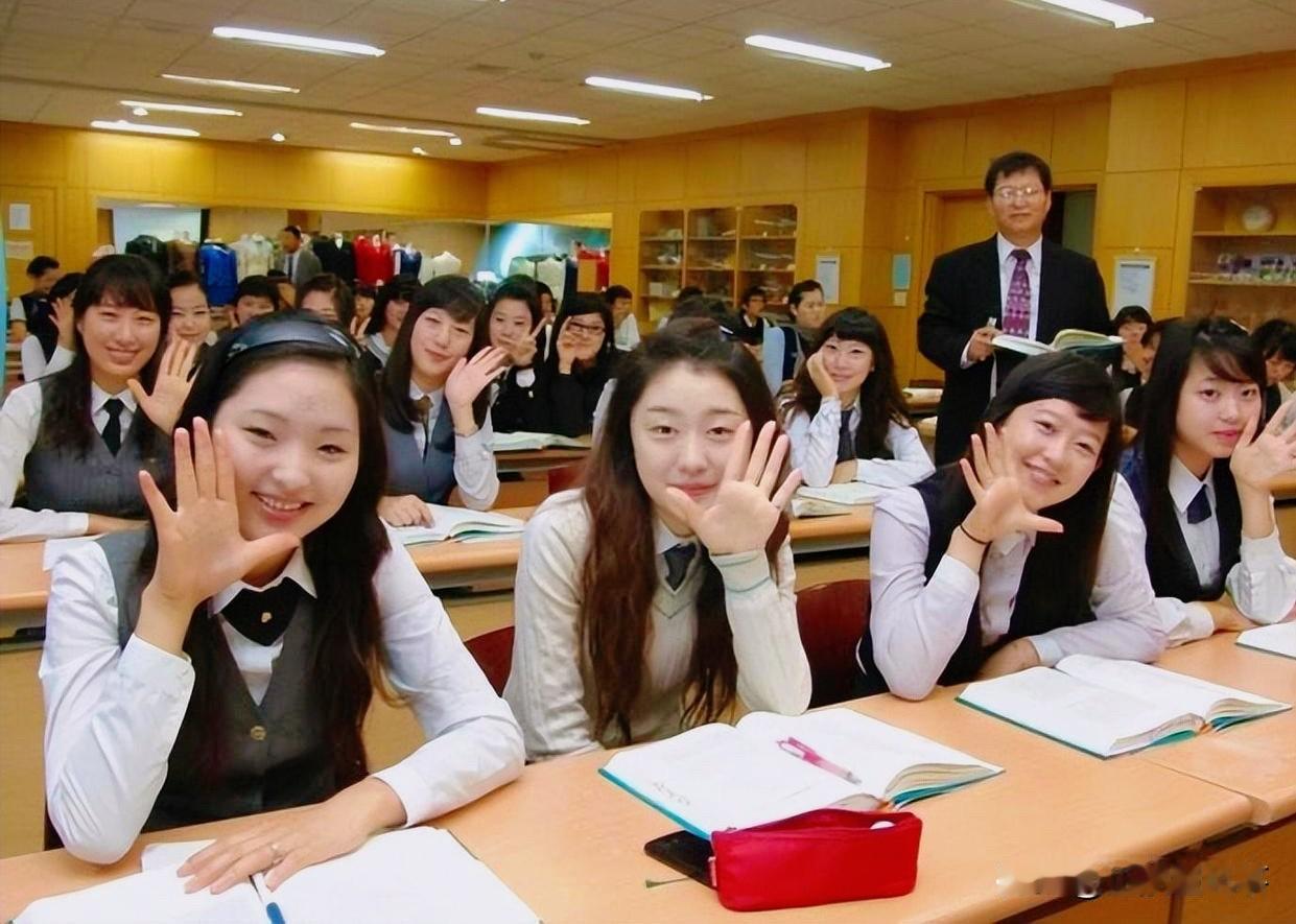 中韩同属东亚文化圈，可在传统文化保护、现代社会治理、绿色发展等方面分享经验，推动