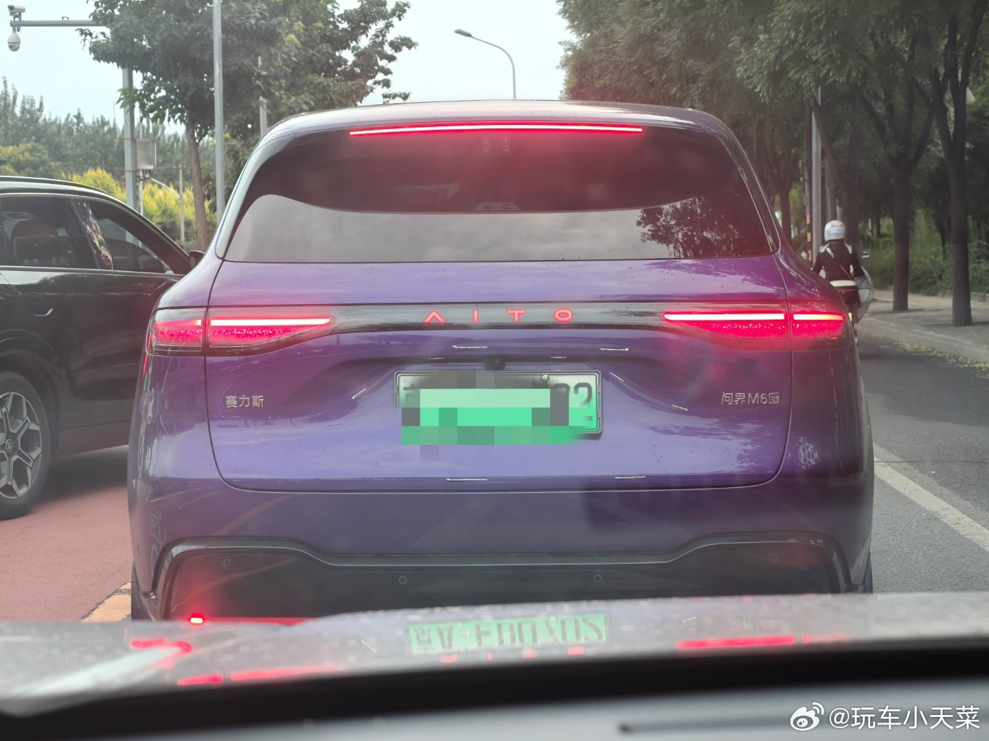 m6还真好看，这个颜色是原厂色吗？ 