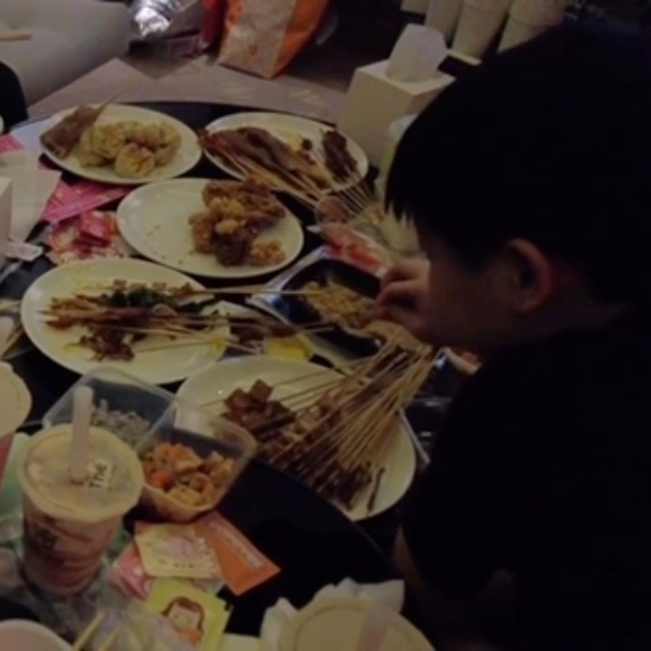 我一口就这么嘬上孙颖莎的脸颊肉[抓狂][抓狂] 