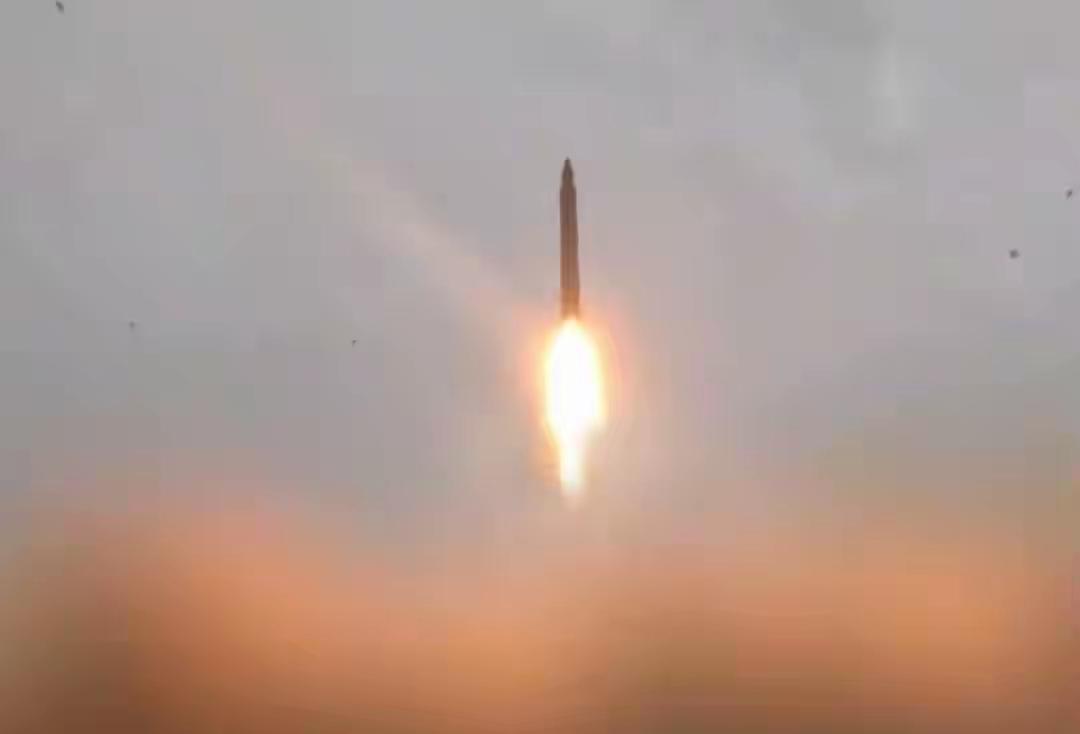 伊朗发动大规模袭击，首次使用“泥石”导弹等新武器，精确命中以色列多个核心战略目标