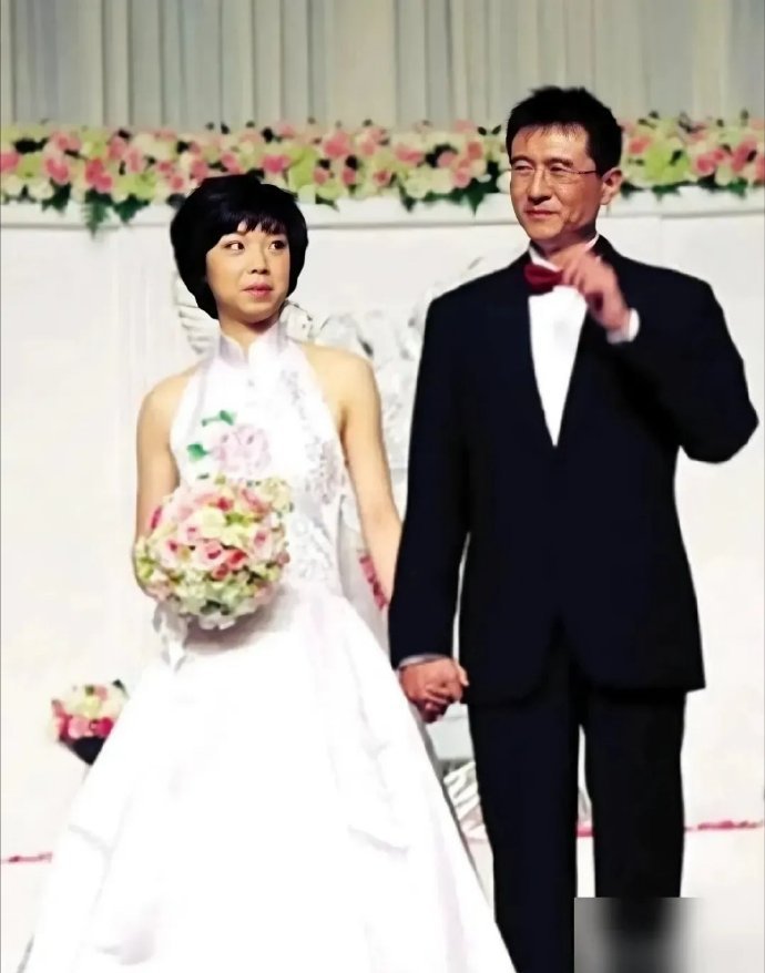 “大魔王”张怡宁的结婚照那时张怡宁才24岁，眼里满是稚嫩 ​​​