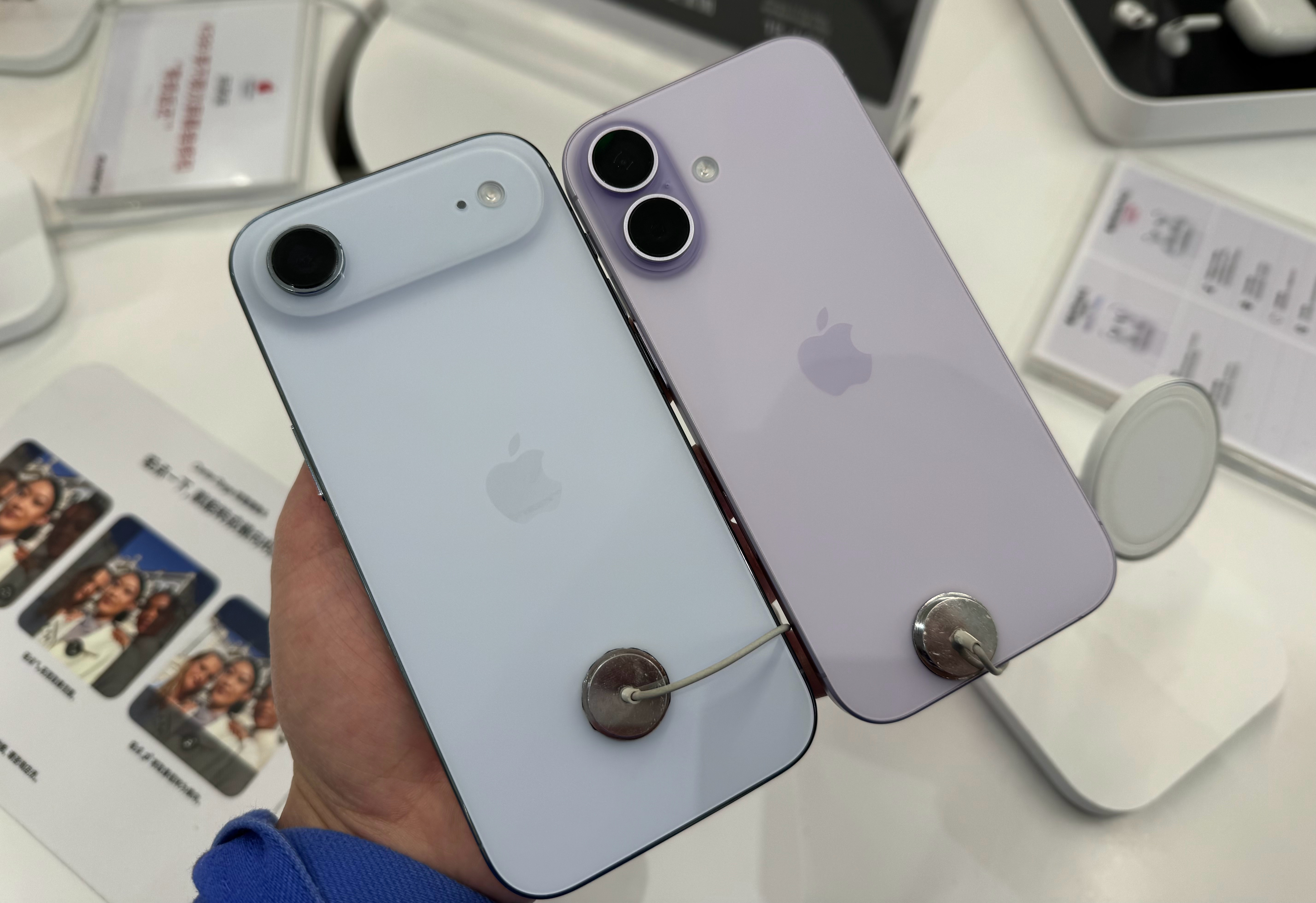 网上都说iPhone Air好看得不行，今天摸到了，发现这个手机确实轻薄，手感不