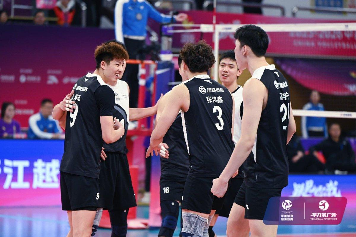 【江苏男排金局15:13浙江成功升A】
男排赛中升降赛第二回合
福建金局16:1