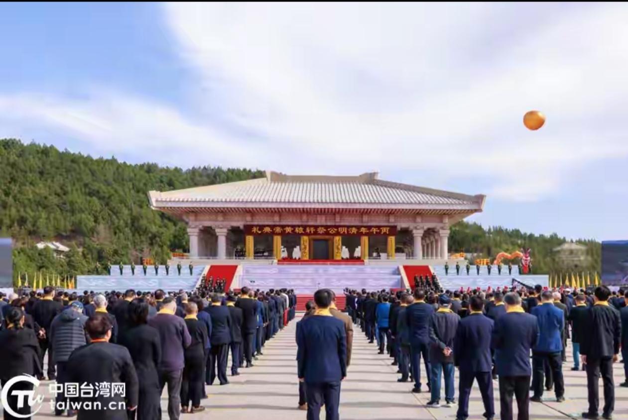 来自国内媒体的信息，清明节期间，台湾青年陕西黄帝陵祭祖。初次来到黄帝陵的台湾青年