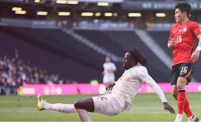 日本足球早就超越了亚洲足球，韩国足球也跟不上日本足球的步伐了~

日本足球在亚洲