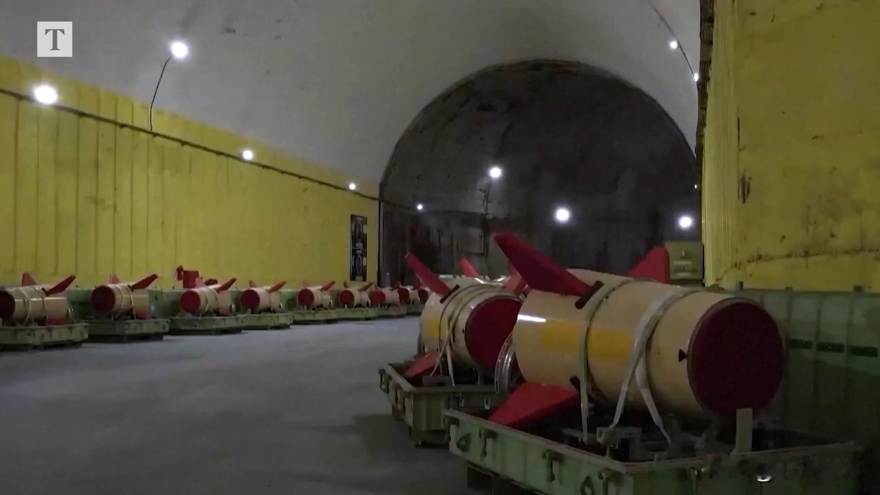 伊朗亮出新型导弹和地下城有何用意这下伊朗厉害了，美国的大军压境居然遇到硬茬。伊朗