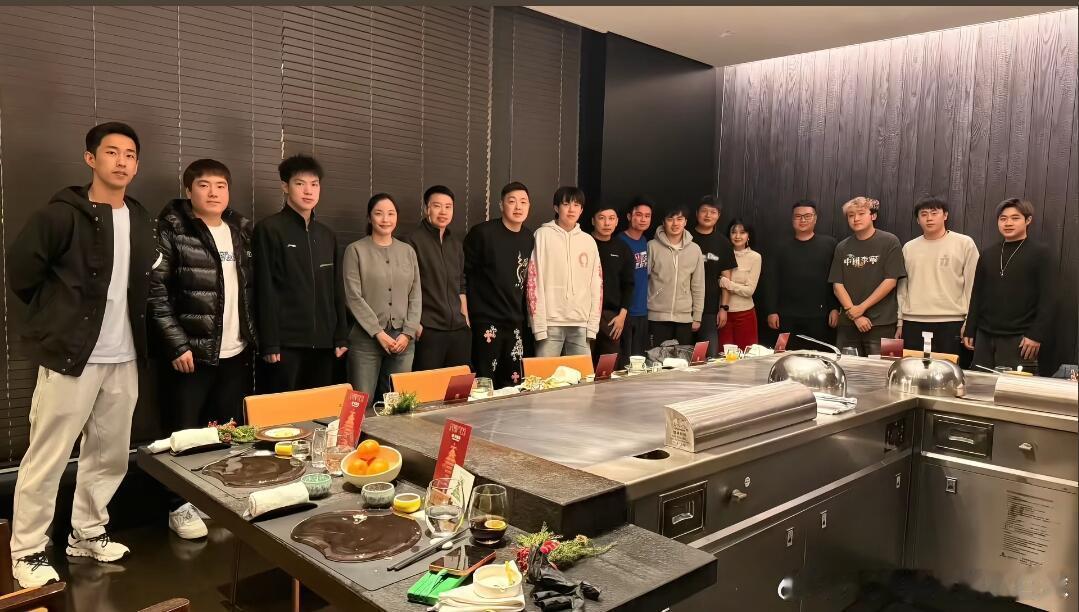 已经不能说是男大了，这不男高吗楚钦太显眼了，陈玘也来了哈哈哈～ 