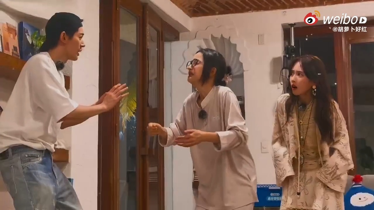 林依晨邓为玩起来了林依晨邓为omg你们笑到我了花儿与少年原本安安静静等候日出，转