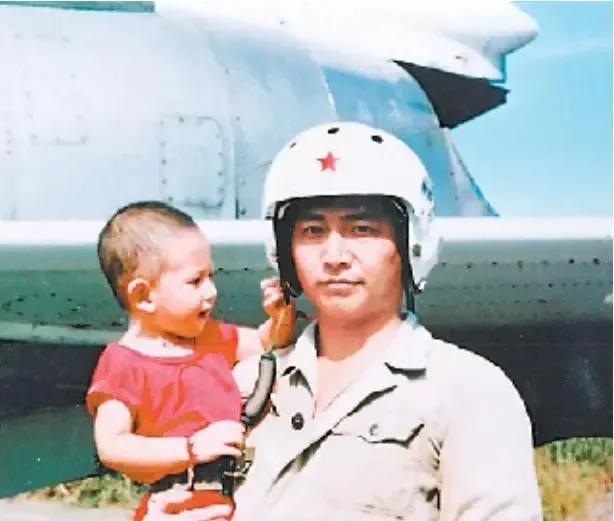 祖国不会忘记你

        近日，有消息称烈士王伟的孩子王子，如今已成为一