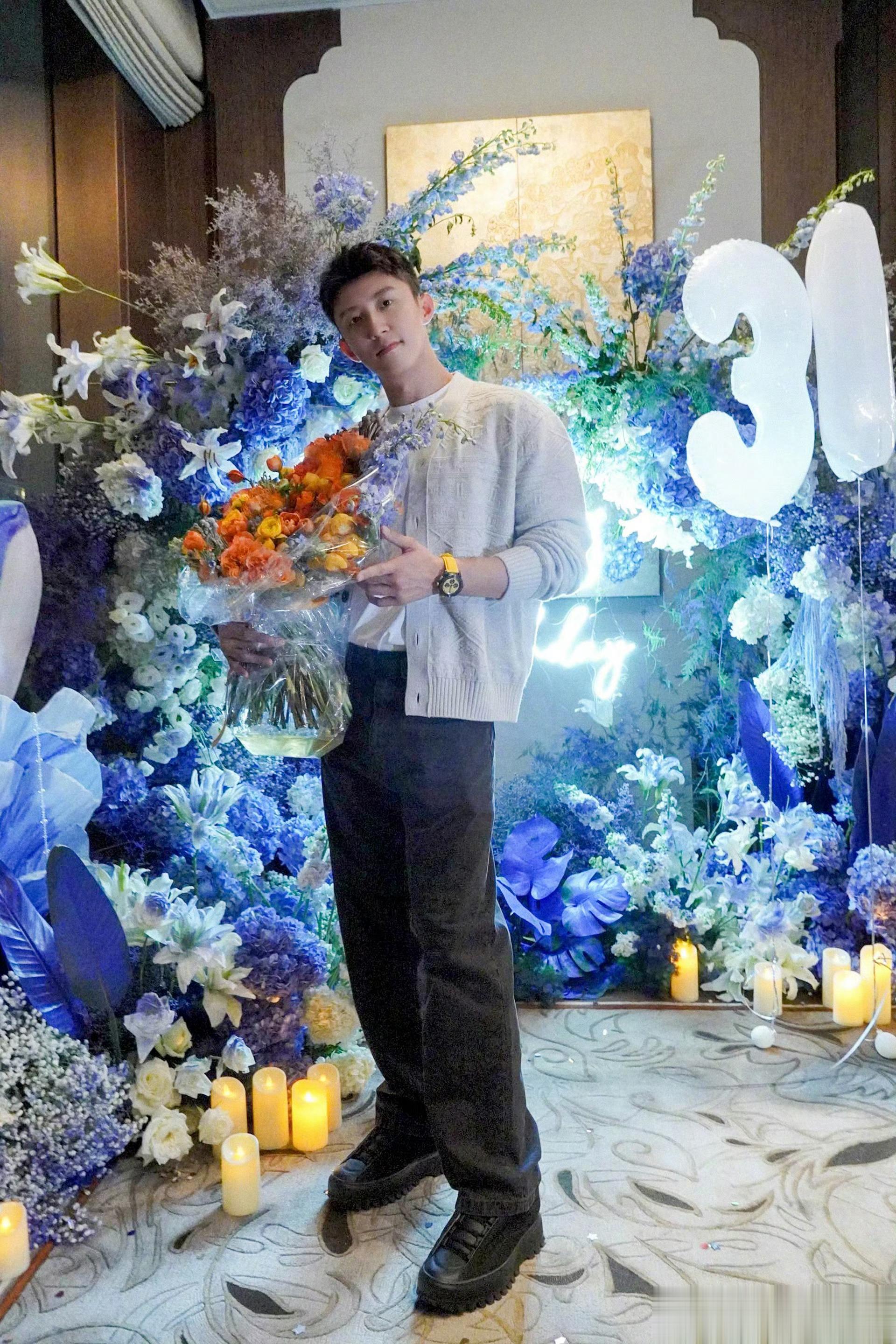 黄景瑜晒31岁生日照，生日快乐呀[赢牛奶] ​​​