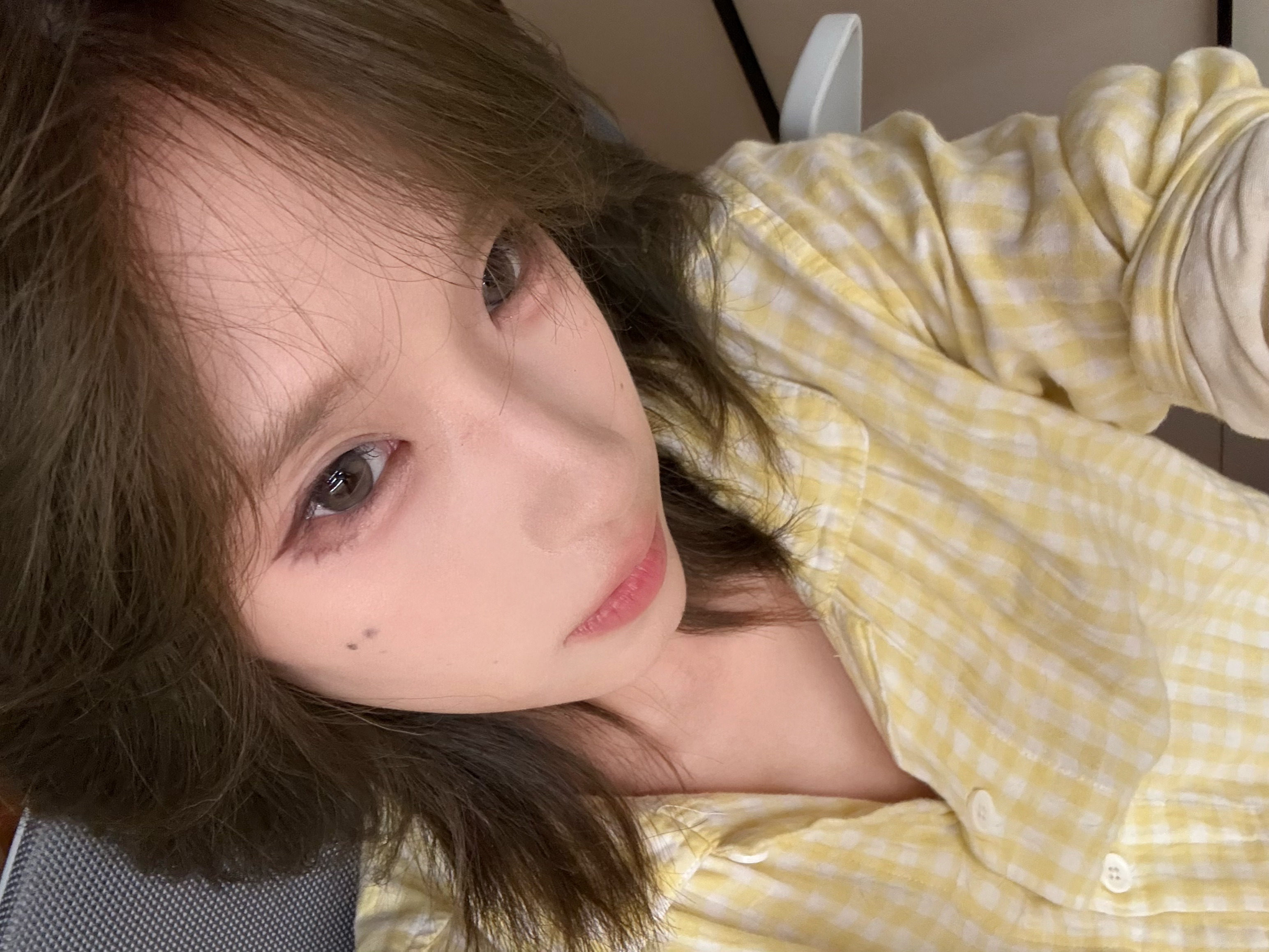 今天贴了双眼皮贴但感觉和平时没区别呵呵。 ​​​