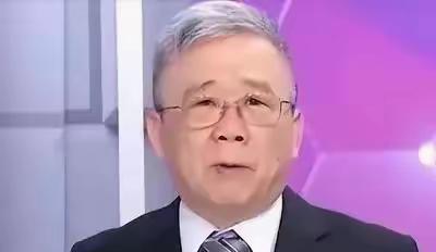 台退役将领栗正杰说：大陆的海警船，现在派出四艘在这边执勤，这4艘不是重点，重点是