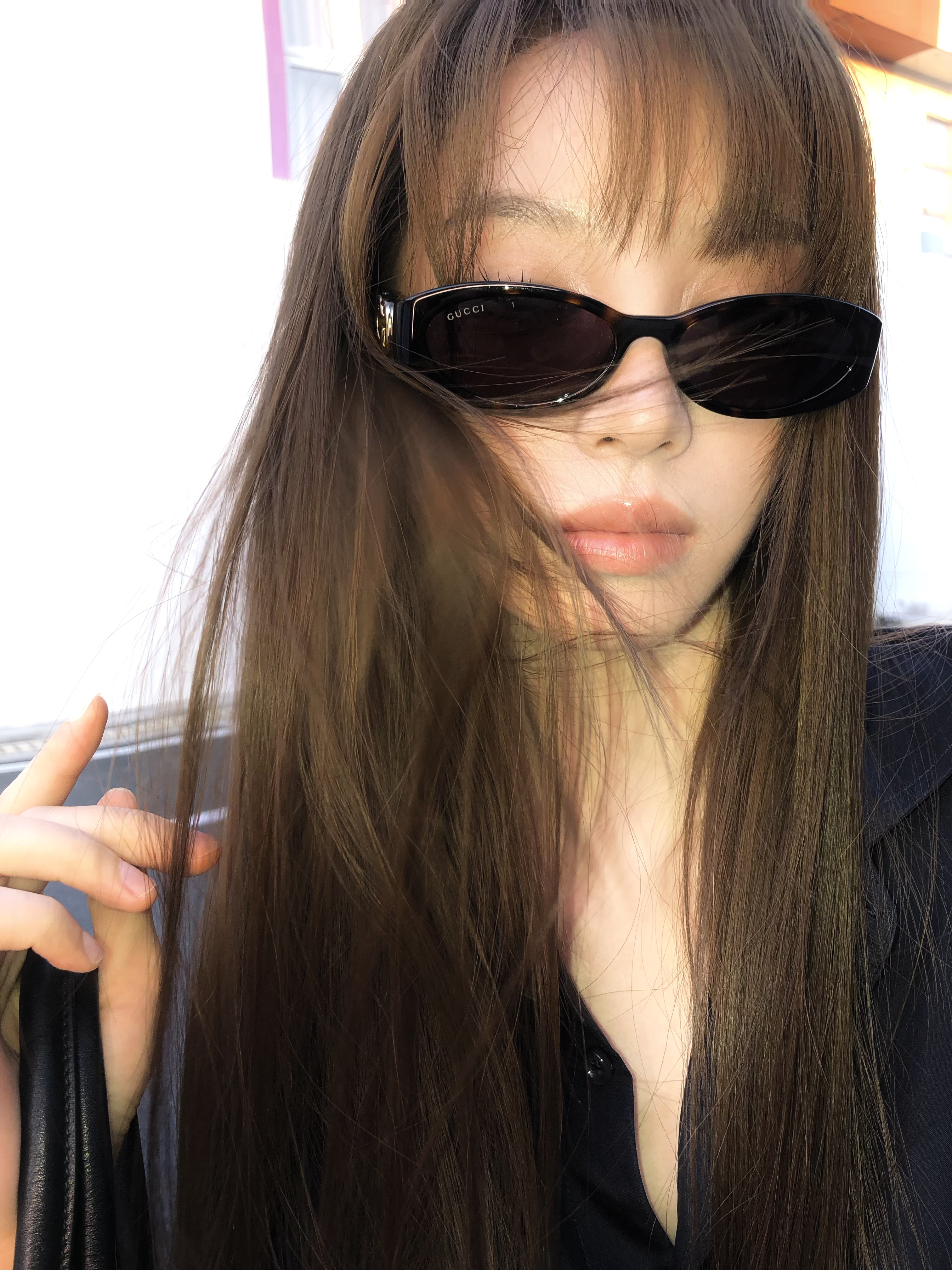 田曦薇  ✈️米兰时装周出发图就已神成这样了～🥰 