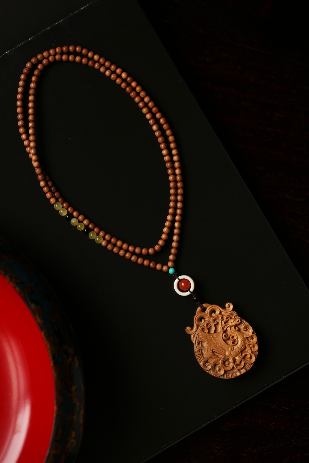 老山檀香【龙凤呈祥】吊坠4mm160颗醇厚老山，以龙凤为灵感浮雕设计，龙代表高贵