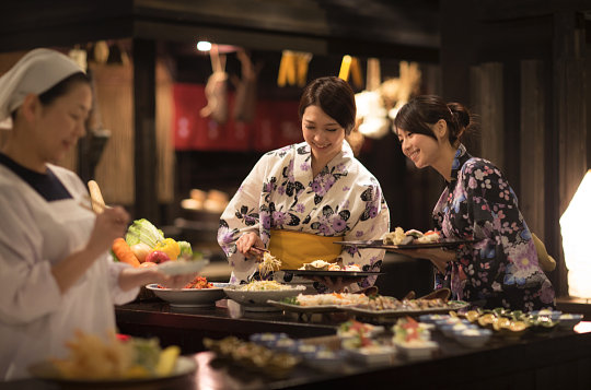 日本人吃那么少真的不饿吗别被餐盘大小误导，少食不等于吃不饱。日式餐看似每一份分量
