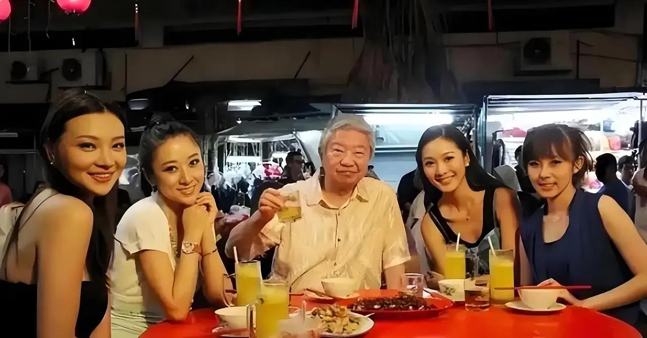 蔡澜离世，香港四大才子落幕，一个时代结束了！
    虽然他提醒年轻人要及时行乐