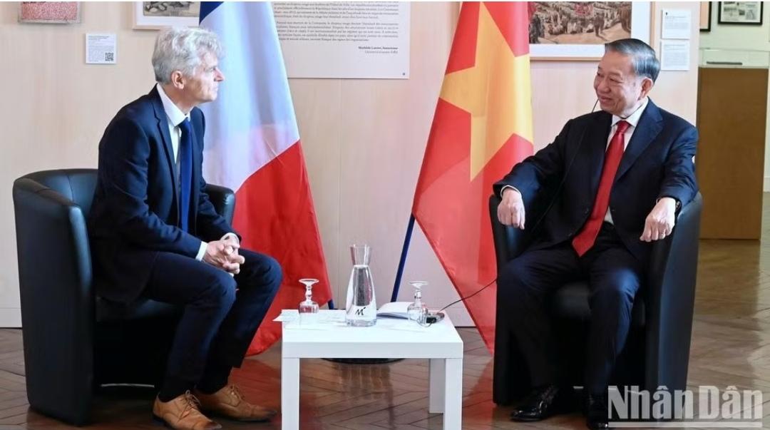 有点意思，苏林在法国很有风范，完全看出来越南曾经被法国殖民！

9月10日上午，