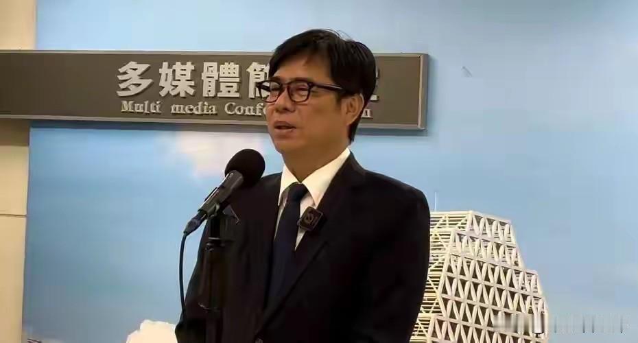 要卓荣泰负责，还点名陈其迈接棒，蒋万安的倒阁思路远不止喊口号

尽管岛内高达六成