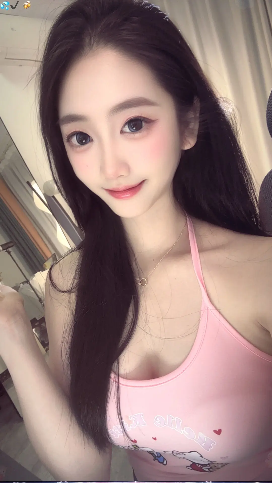 比巴掌先来的是她的香气