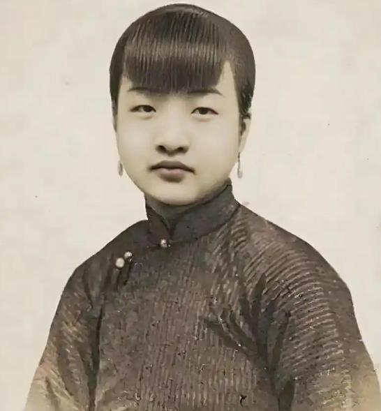 1945年，宋子文见到旧情人盛爱颐时，热情地上前交谈，没想到盛爱颐却冷淡地说道：