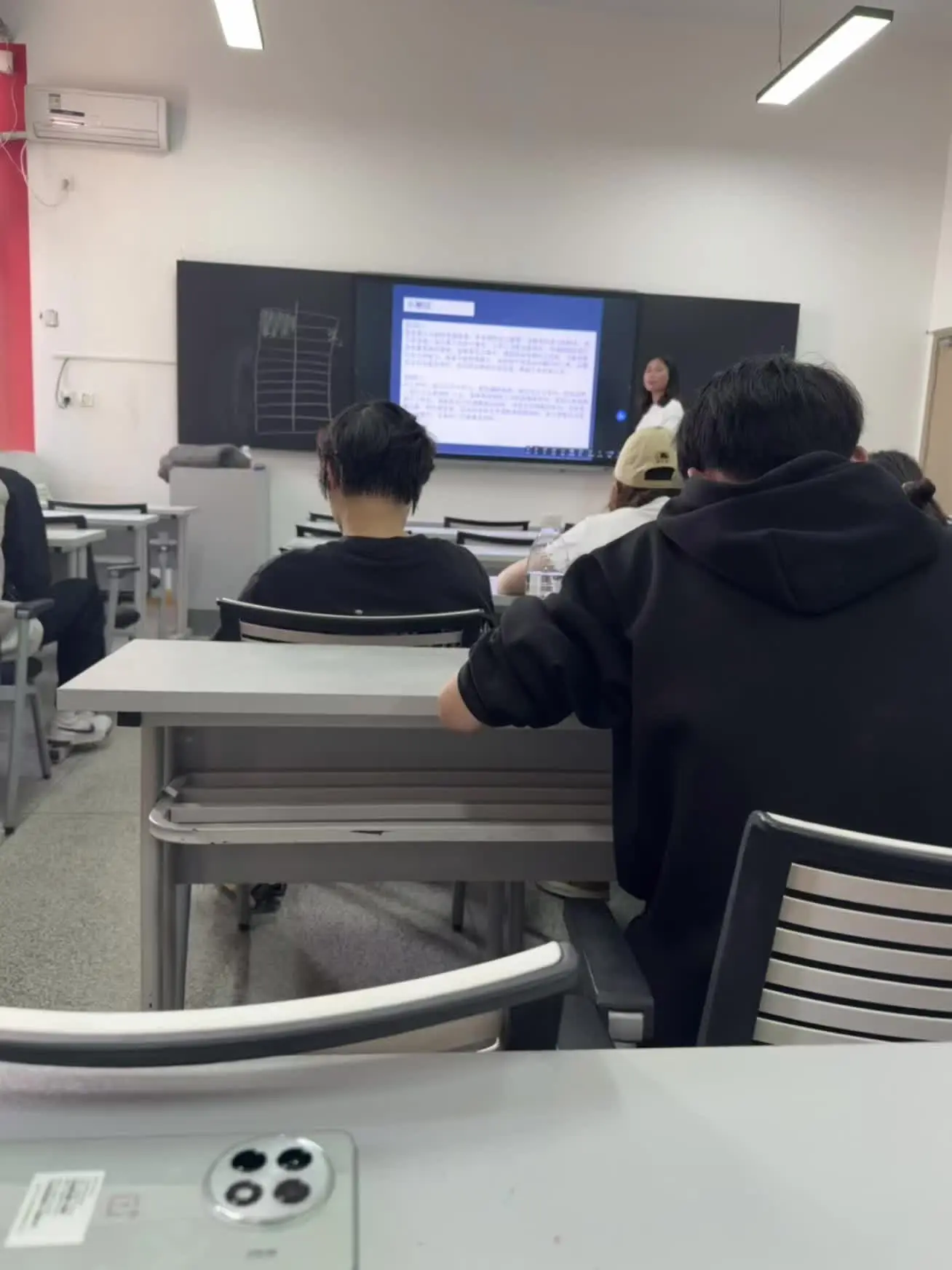 “上了大学就轻松了.”