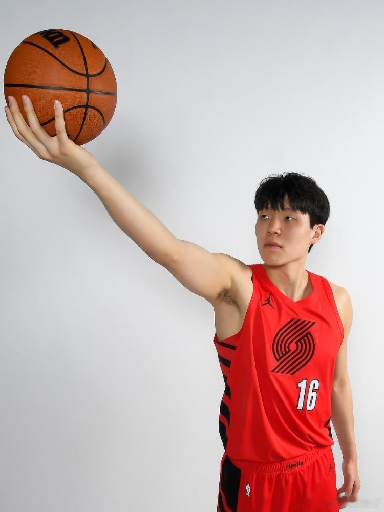杨瀚森将不出战亚洲杯 在眼前与未来之间篮协选择了未来，非常英明，为他们点赞！杨瀚