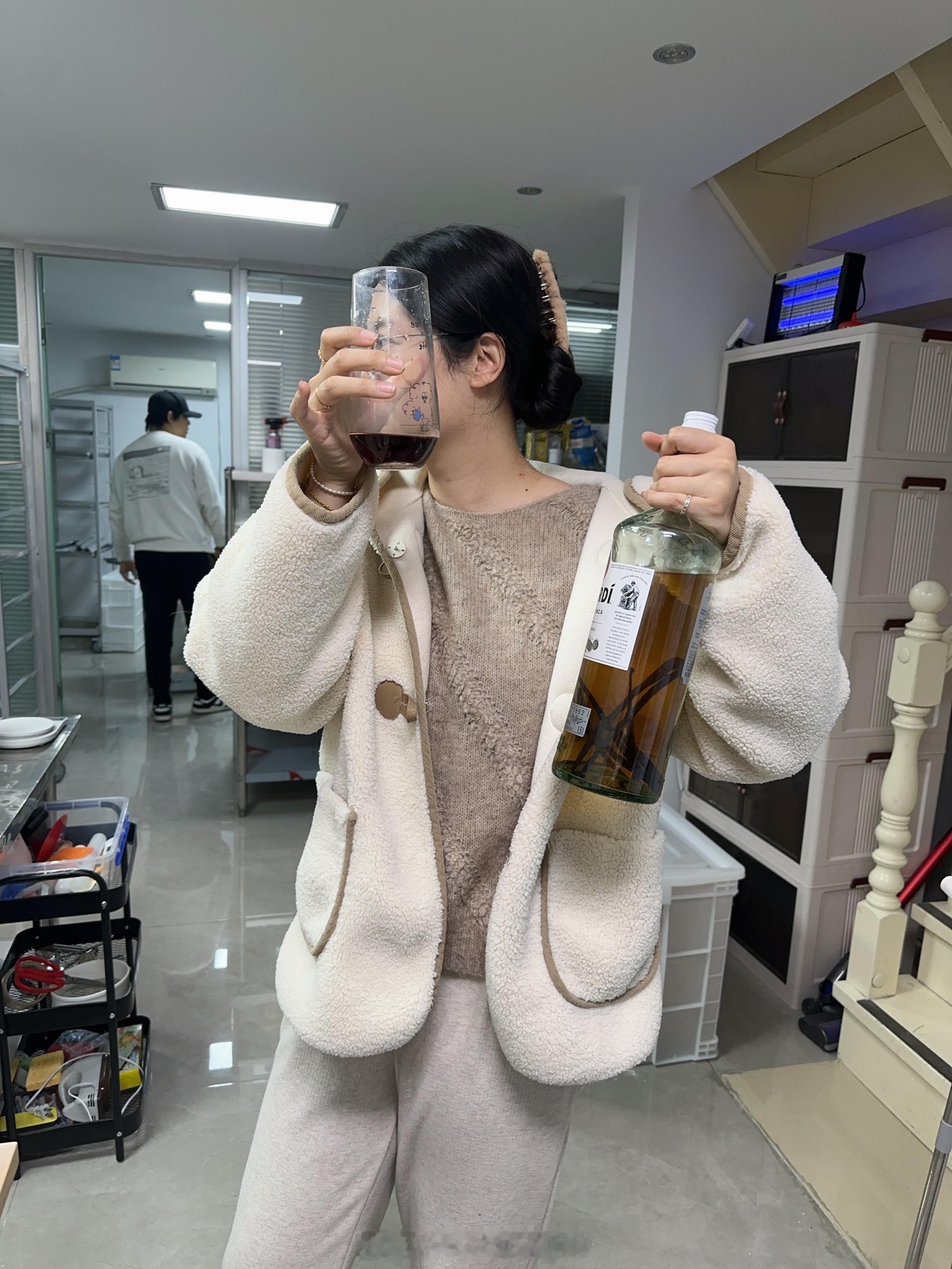 香草朗姆酒美滋滋[赢牛奶] 喝上调料了。（不是） 