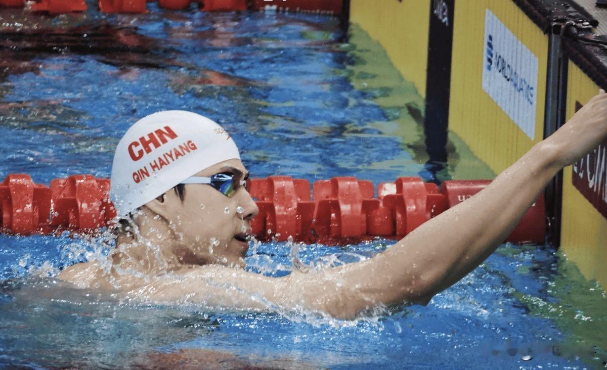 未婚妻怒斥覃海洋：100万转账背后的真相
近日，网络上流传出一段未婚妻与覃海洋的