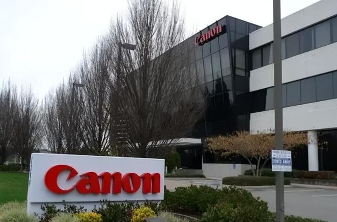 三星、东芝走了，把生产线搬去了越南，阿迪耐克也走了，把工厂搬到了越南，现在就连佳