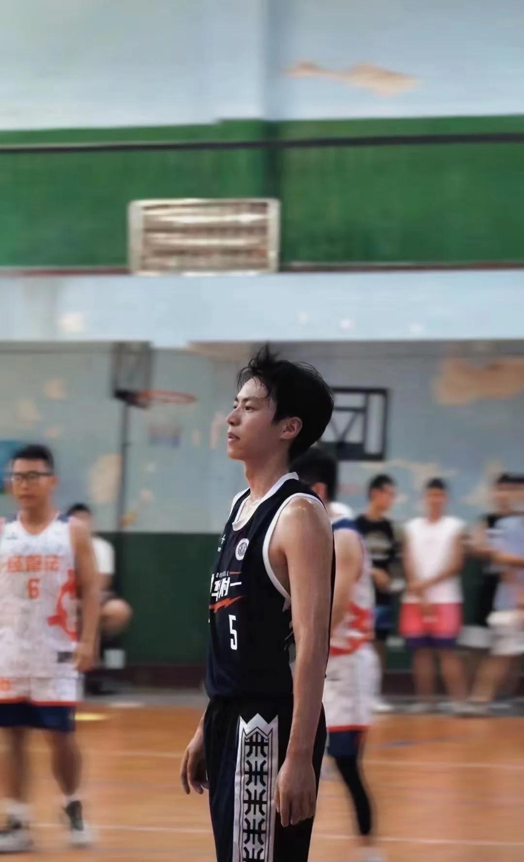 恋爱帖
身高185 体重155 26岁
找个成熟的姐姐处对象
姐姐的魅力 姐姐 